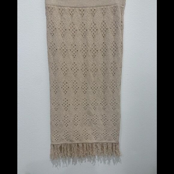 Mango Fringed detail knitted Midi skirt Size L NWT perfect for winter/Spring - Picture 3 of 6